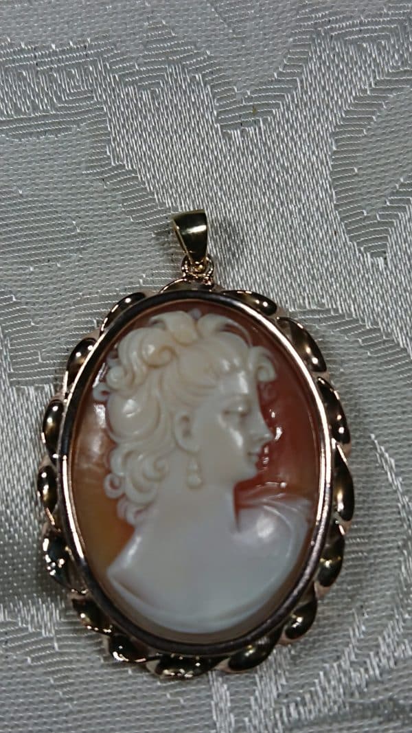 9ct Rose & Yellow Gold Cameo Pendant