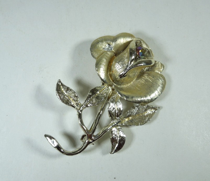 Hollywood Rose Brooch Pin - Image 4