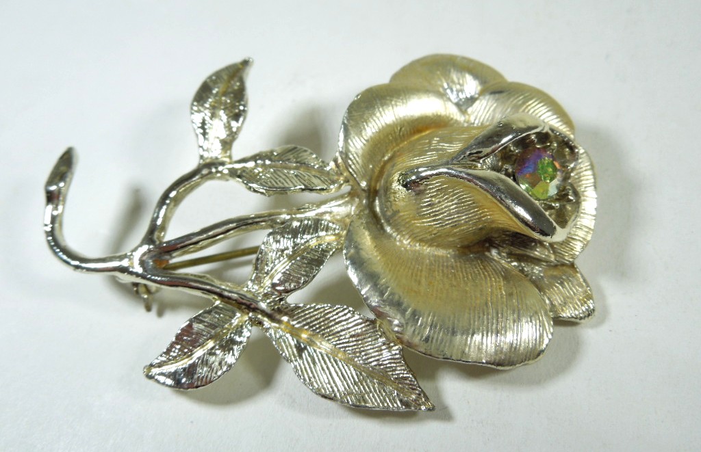 Hollywood Rose Brooch Pin - Image 2
