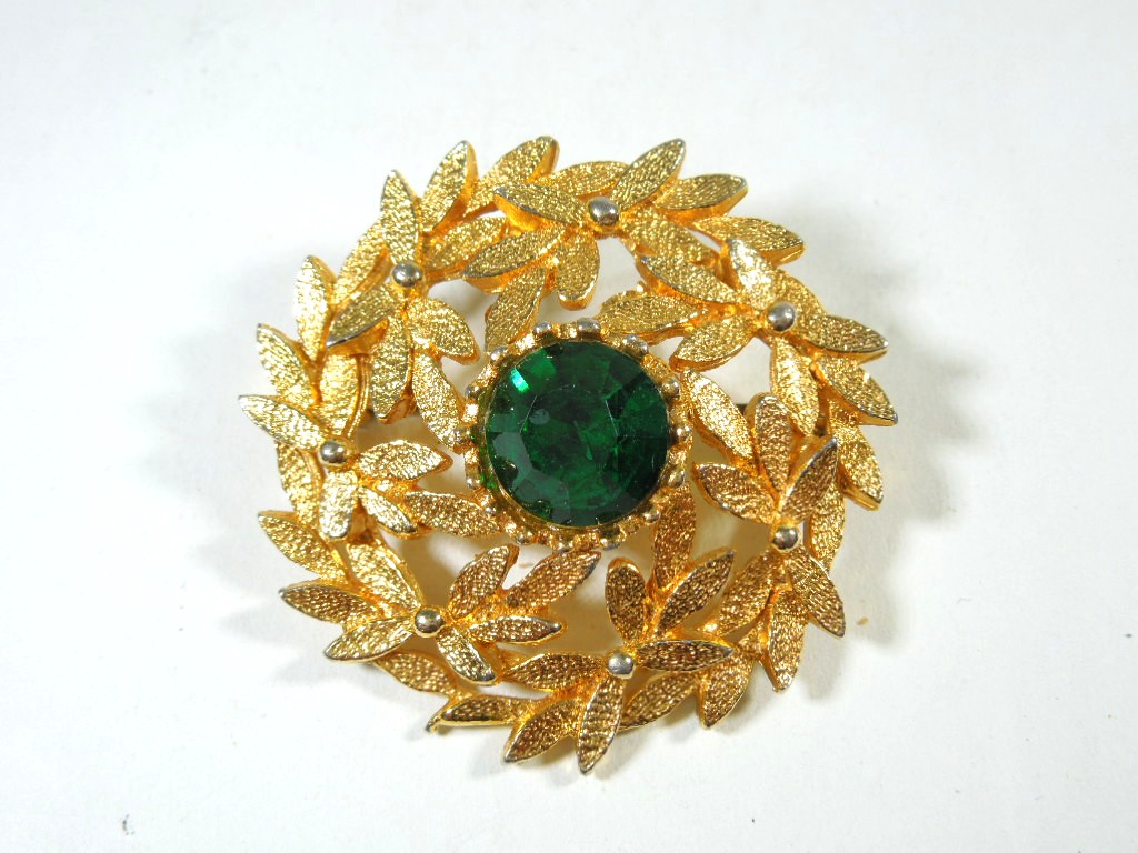 Vintage Green Stone Brooch Pin