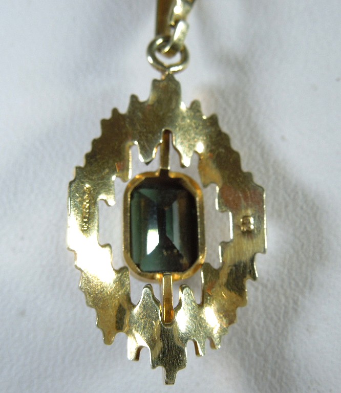Emerald cut Green Tourmaline Pendant in 9ct Gold - Image 6
