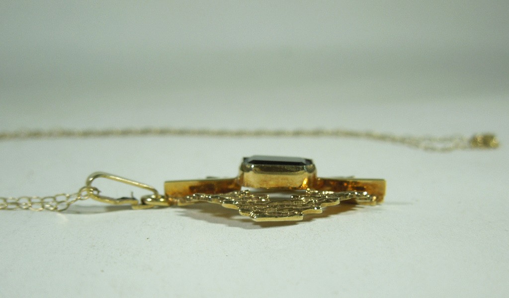 Emerald cut Green Tourmaline Pendant in 9ct Gold - Image 9
